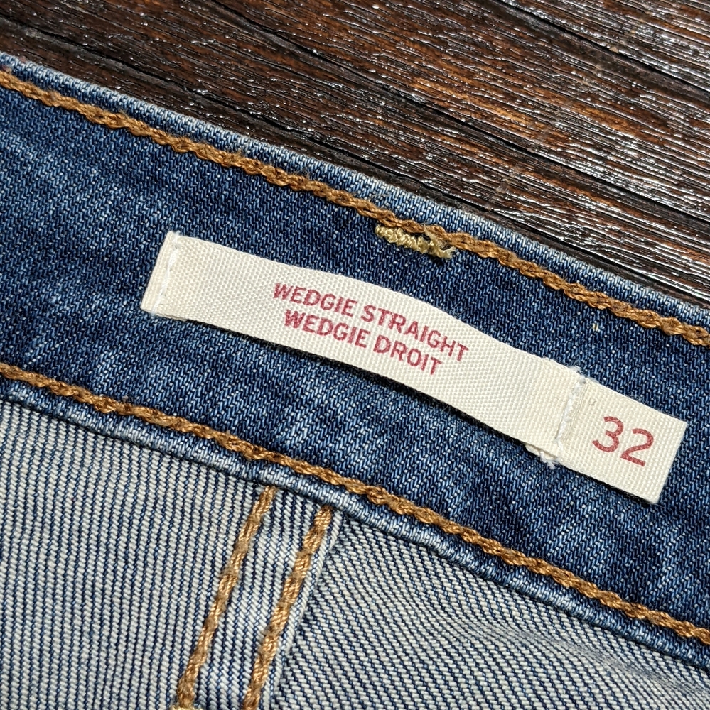 Levi’s Wedgie Jeans Straight Leg High Rise Button Fly Blue Size 32